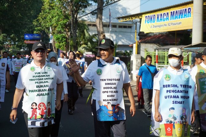 ribuan pelajar sd pawai keliling kota kampanyekan pasuruan kota resik amp tertib