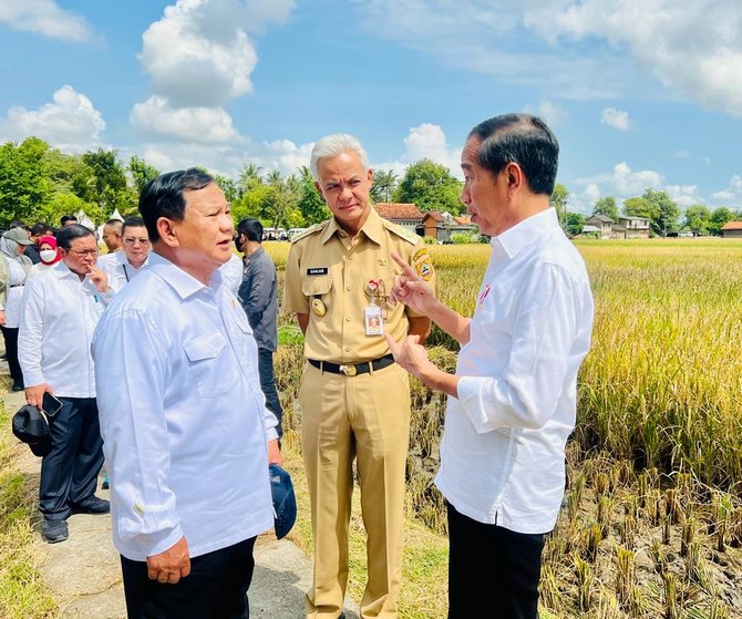 momen akrab prabowo ganjar dampingi jokowi