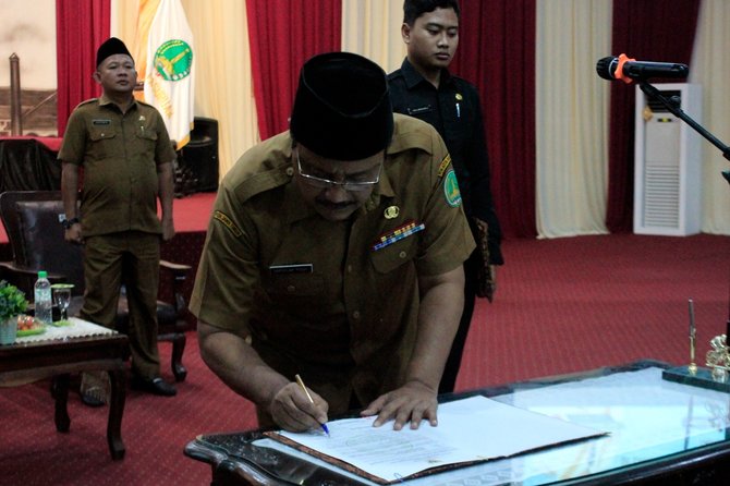 wali kota pasuruan saifullah yusuf gus ipul melantik enam pejabat tertinggi pratama