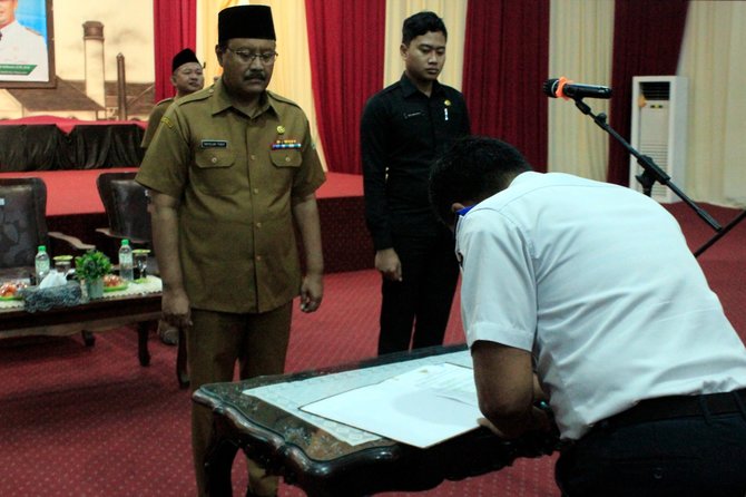 wali kota pasuruan saifullah yusuf gus ipul melantik enam pejabat tertinggi pratama