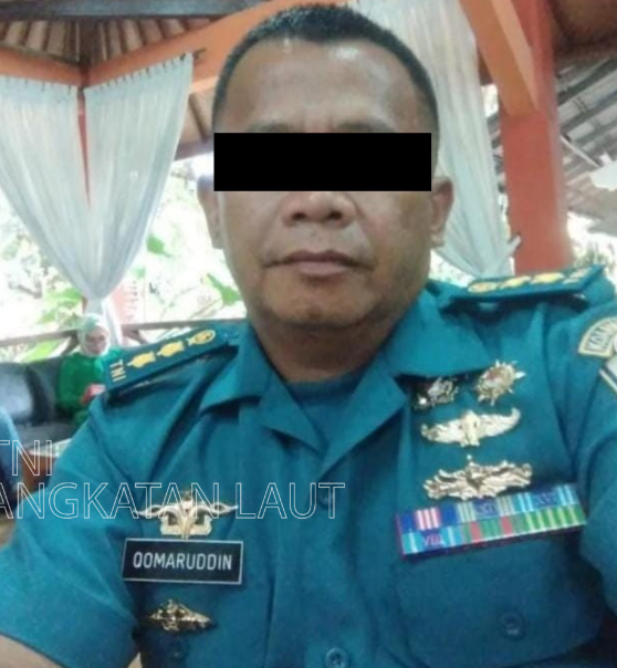 tampang letkol tni gadungan tertunduk lesu diapit dua pm al