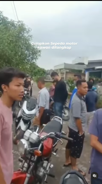 pelaku penggelapan sepeda motor berhasil ditangkap warga