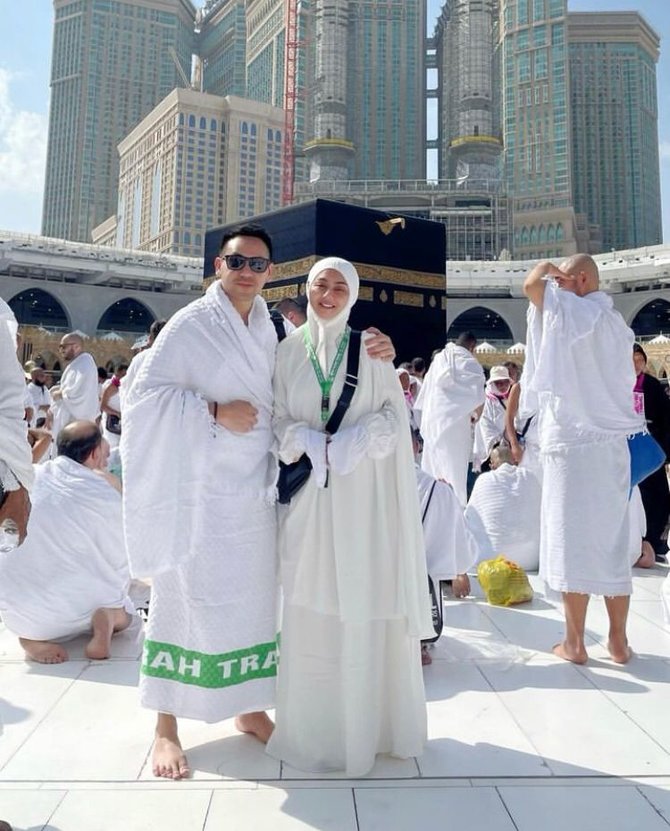 Berada Di Tanah Suci Intip Momen Jenita Janet Yang Tengah Umrah Bareng