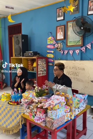 ulang tahun anak dirayakan di sekolah