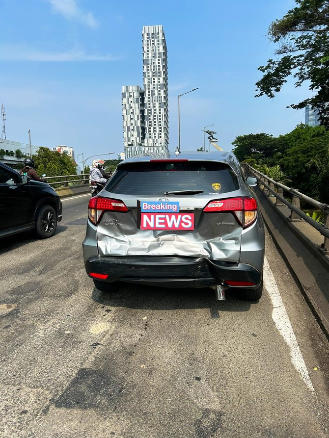 viral mobil dinas tni tabrak kendaraan