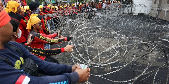 Geruduk DPR, Massa Buruh Tolak Pengesahan Perppu Cipta Kerja