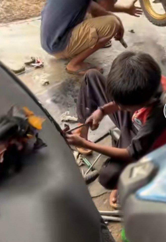 dapat pujian anak sd ini pilih kerja di bengkel sepulang sekolah