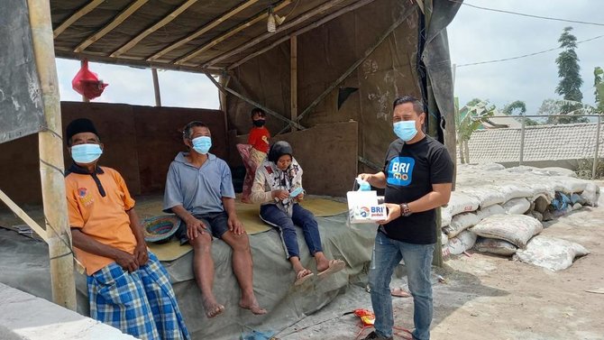 bri salurkan bantuan bagi warga terdampak erupsi gunung merapi