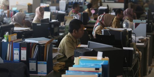 Pemerintah Siapkan Dana Rp156 Triliun, Termasuk untuk THR dan Gaji ke-13 PNS di 2023