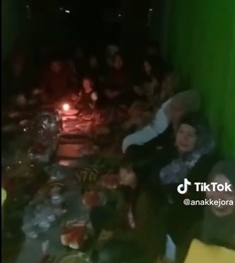 mati listrik begini suasana lamaran dua sejoli di malam hari 039berasa ritual pesugihan039