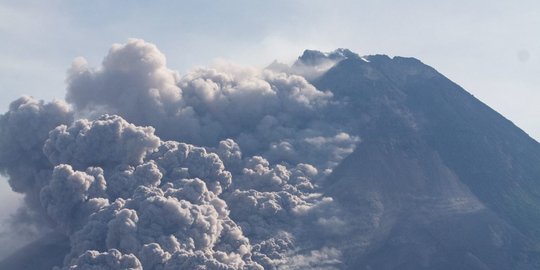 Gambar Imajinasi Warganet Terkait Awan Panas Merapi Ini Curi Perhatian