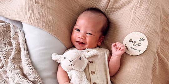 Potret Baby Kiro Anak Jennifer Bachdim Kini Berusia 1 Bulan, Senyumnya Bikin Meleleh
