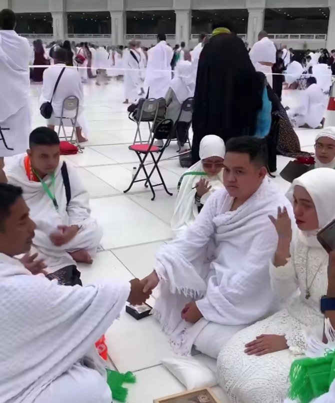 viral pasangan ini ijab kabul di depan ka039bah jadi sorotan