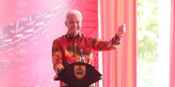 Kagumnya Ganjar Lihat Angka Kematian Ibu Desa Terpencil Nol hingga Hadiahi Ambulans
