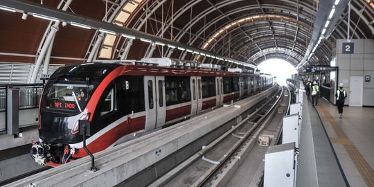 Melihat Lebih Dekat Stasiun LRT Ciliwung