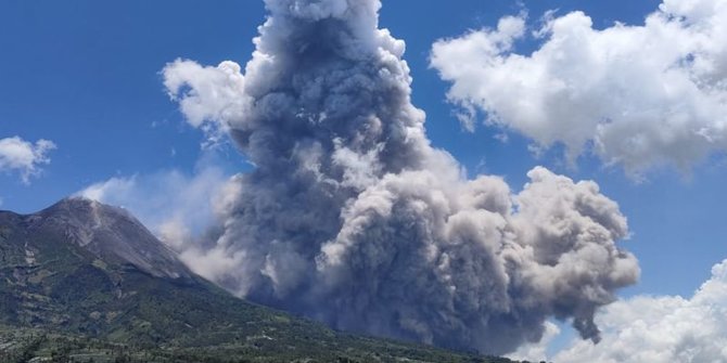 Gunung Merapi Kembali Erupsi, Hujan Abu Melanda Kawasan Kaliurang