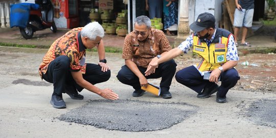 Gubernur Ganjar Kebut Perbaikan Jalan Rusak di Batang dan Kendal