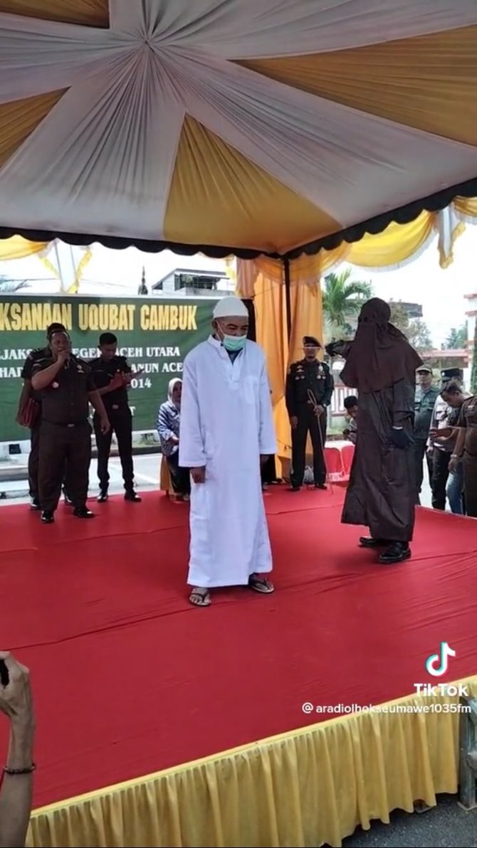 jarang diketahui begini momen pelaksanaan hukum cambuk di aceh