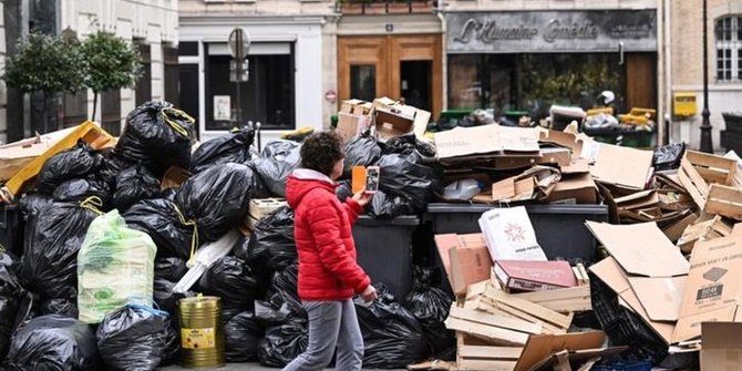 Paris Kini Bukan Lagi Kota Romantis, Timbunan Sampah Berserakan di Jalanan