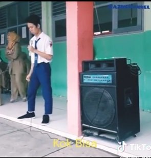 bakat standup comedy siswa smp ini kerentawuran hingga cabe cabean bikin guru ngakak