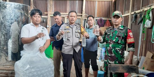 Pabrik Miras Milik WN China di Maros Digerebek, 3.500 Liter Ciu dan Cap Tikus Disita