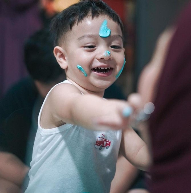 6 potret ultah air rumi anak irish bella dan ammar zoni yang berlangsung sederhana