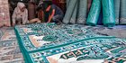 Berkah Pedagang Karpet Masjid di Tanah Abang Menjelang Ramadan