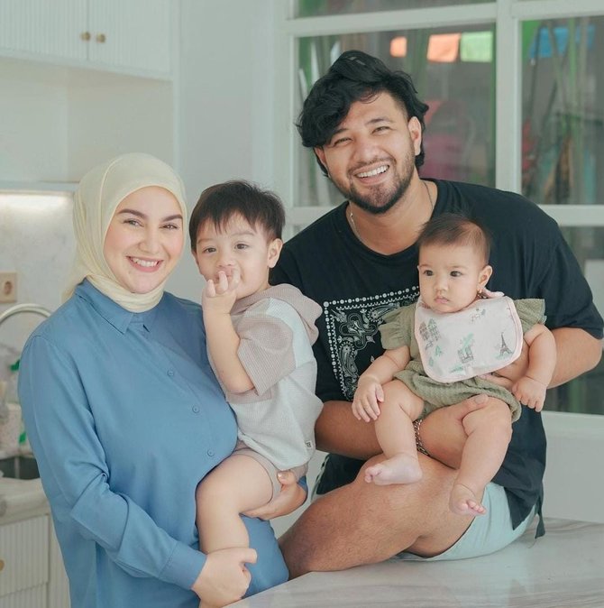 momen kebersamaan baby air dan ara anak irish bella gemasnya kebangetan