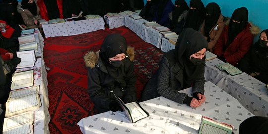 Semangat Perempuan Afghanistan Melanjutkan Pendidikan di Madrasah