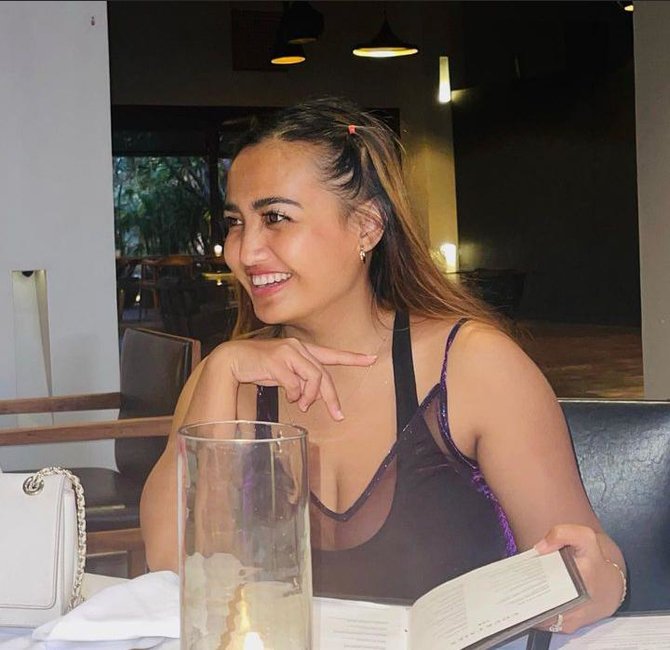 ramai video saat makan daging babi ini fakta sosok lina mukherjee