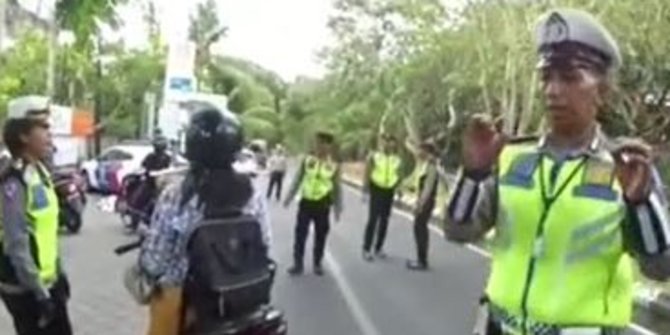 Aksi Tak Biasa Pemotor Kegirangan Terkena Razia Polisi, 'Akhirnya Dapat Razia'