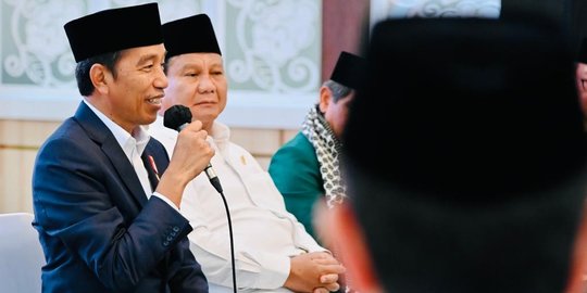 Menhan Prabowo Dipeluk Erat Emak-Emak Pasar Tabalong, Ekspresinya Kocak & Pasrah