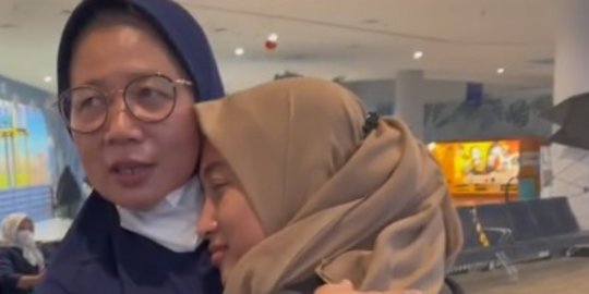 Dijodohkan Orang Tua, Momen Perempuan Pamitan dengan Keluarga Mantan Ini Bikin Haru