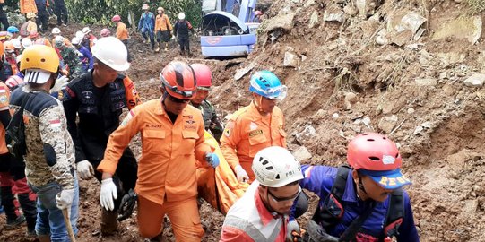 Dua Korban Terakhir Longsor di Bogor Ditemukan Berpelukan, Operasi SAR Tuntas