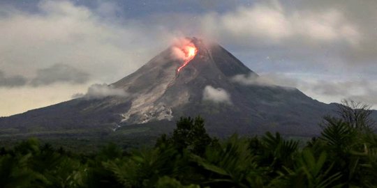 Gunung Merapi 17 Kali Luncurkan Guguran Lava Pijar ke Barat Daya