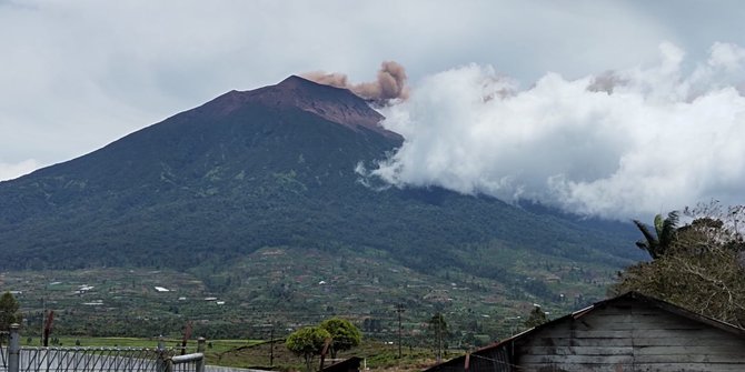 Gunung Kerinci Status Level II, 21 WN Malaysia Nekat Naik ke Puncak