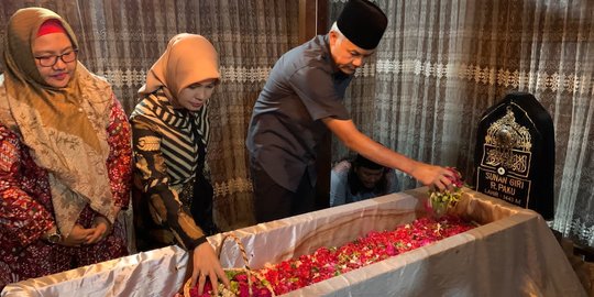 Ziarah ke Makam Sunan Giri, Ganjar: Beliau Ulama Sekaligus Seniman