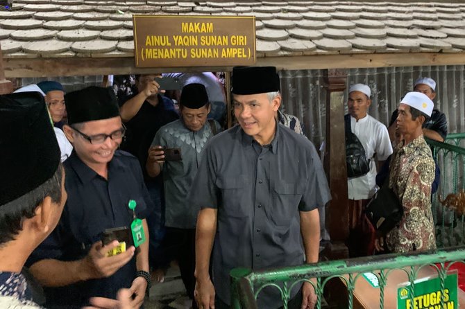 ganjar ziarah ke makam sunan giri