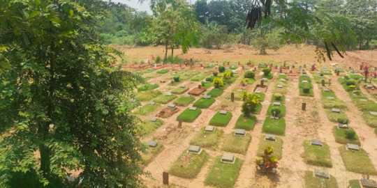 Kali Cikeas Meluap, Ribuan Makam di TPU Jatisari Terendam Banjir