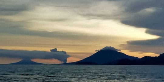 Hari Ini, Anak Krakatau Erupsi hingga Tiga Kali