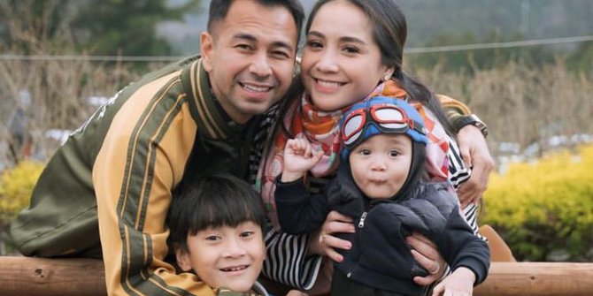 Potret Liburan Keluarga Raffi Ahmad di Jepang, Rayyanza Gemas Cosplay Jadi Pororo