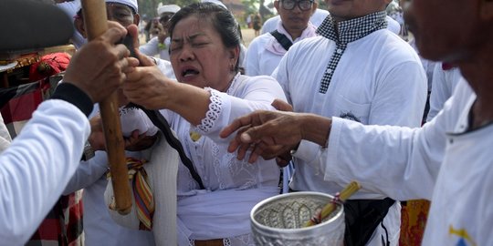 Ritual Melasti Menjelang Nyepi di Bali