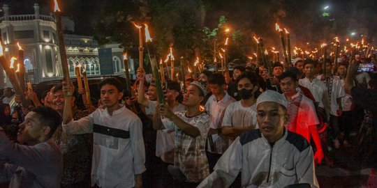 Kemeriahan Pawai Obor Menyambut Ramadan di Medan