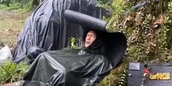 Ternyata Begini Cara Anggota Brimob Tidur di Hutan saat Hujan, Tanpa Tempat Berteduh