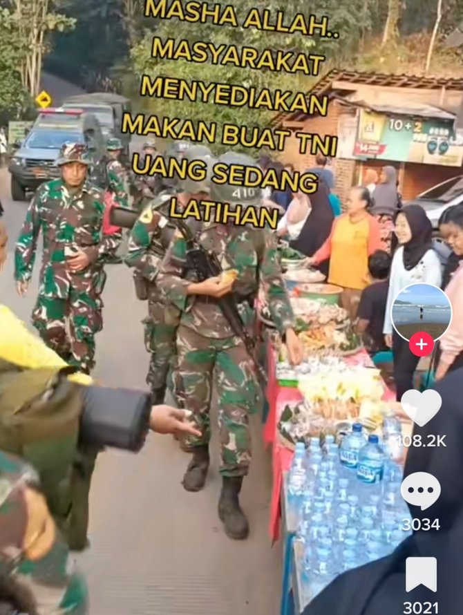 beri makanan gratis buat tni yang sedang latihan aksi para warga ini viral