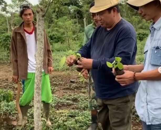 dulu berkuasa 3 pensiunan jenderal polri kini bertani amp ternak bebek di kampung