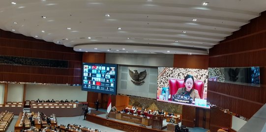 Pengesahan Perppu Cipta Kerja Diwarnai Mik Mati dan Walk Out