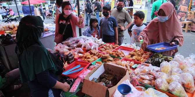 Semarak Ramadan di Padang, Pasar Pabukoan Kembali Hadir dengan Aneka Menu Berbuka