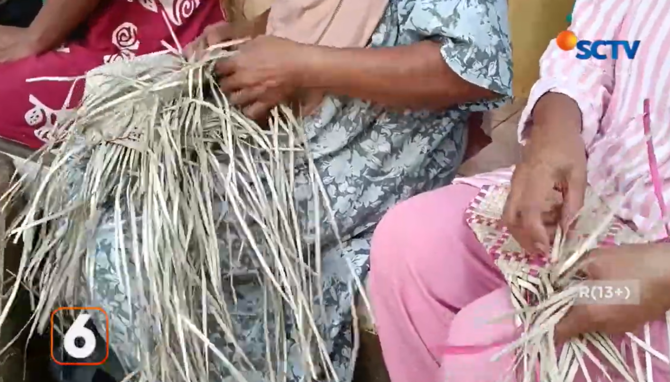 produk anyaman daun pandan ala emak emak di pandeglang