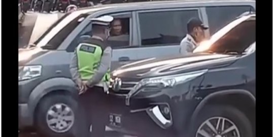 Polisi Kantongi Identitas Sopir Fortuner Seruduk Polantas di Jakarta Barat
